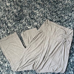 A Glow maternity pants